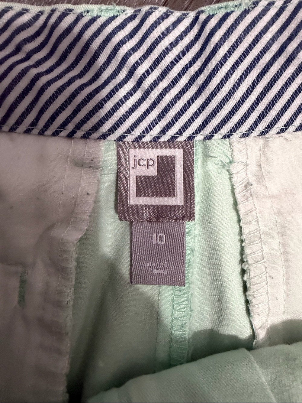 jcpenney Light Mint Green Chino Bermuda Shorts with pockets size 10 - Picture 3 of 4
